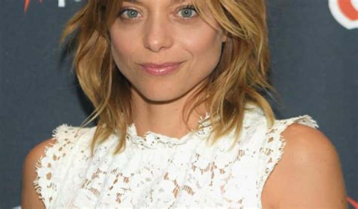 Lizzie Brochere has a net worth of $2 Million.